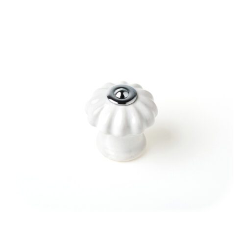 BLÍSTER COM 4 PUXADORES REDONDOS PARA MÓVEIS. FABRICADO EM PORCELANA E ACABAMENTO BRANCO. MOD. E524 Ø28mm. REI